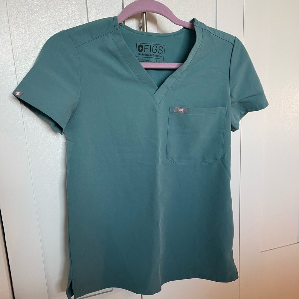PERFECT CONDITION FIGS SCRUB SET IN XXS (limited color, no longer available)